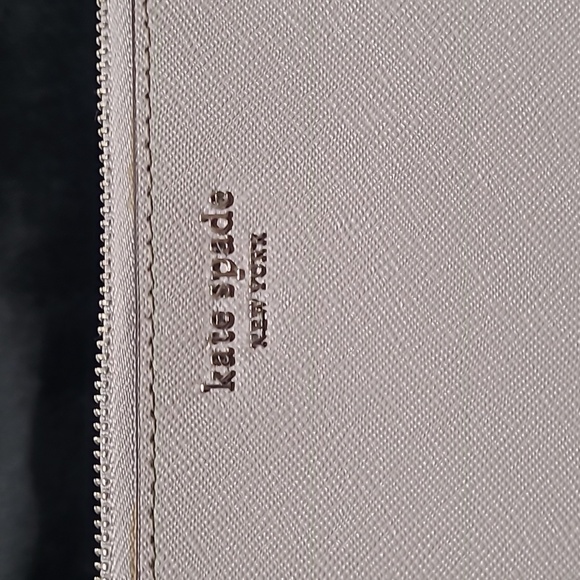 Kate Spade light gray Pouch Wristlet missing strap Like New condition - Picture 7 of 7